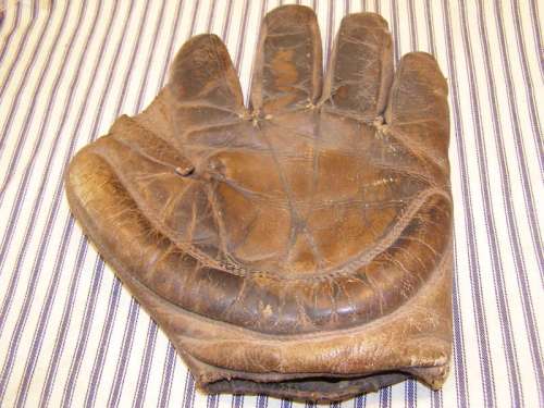 Early 1900's Spalding Crescent Pad Full Web Front